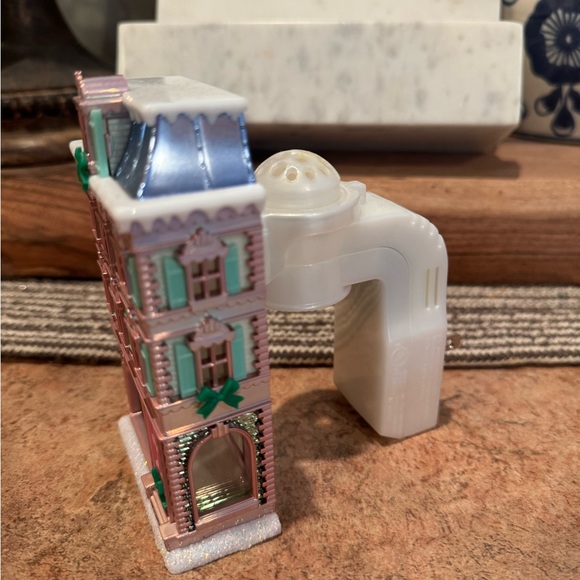 Bath and Body Works, Emily In Paris light up Wallflower. - Picture 3 of 4